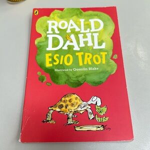 ⛱️2/$5⛱️Roald Dahl Esio Trot paperback book clean w minimal wear shown